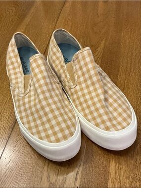 Woman’s SeeVees cream\tan gingham Baja Slip On Platform. Size 9.5. Barely worn!